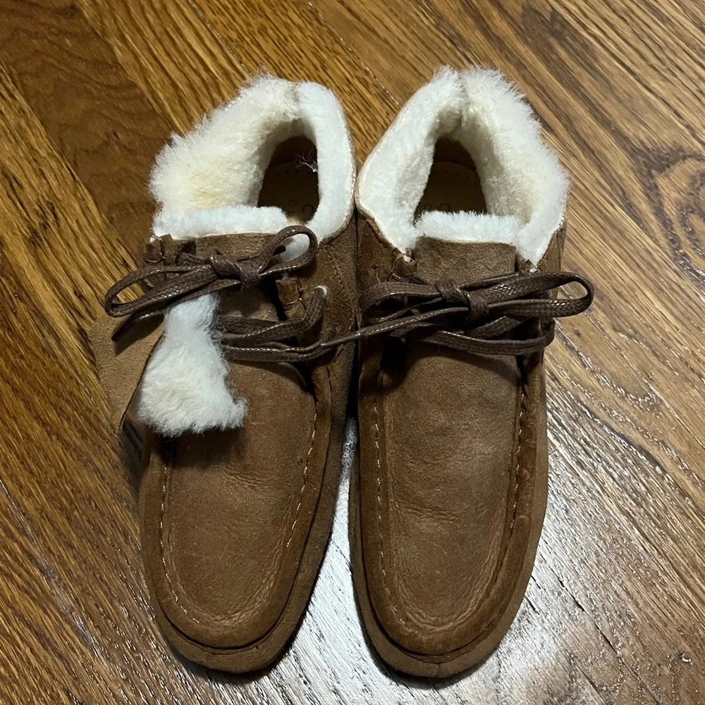 NEW  CLARKS Made In Portugal Wallabee Suede Boot tan for women size 6 - Picture 2 of 5